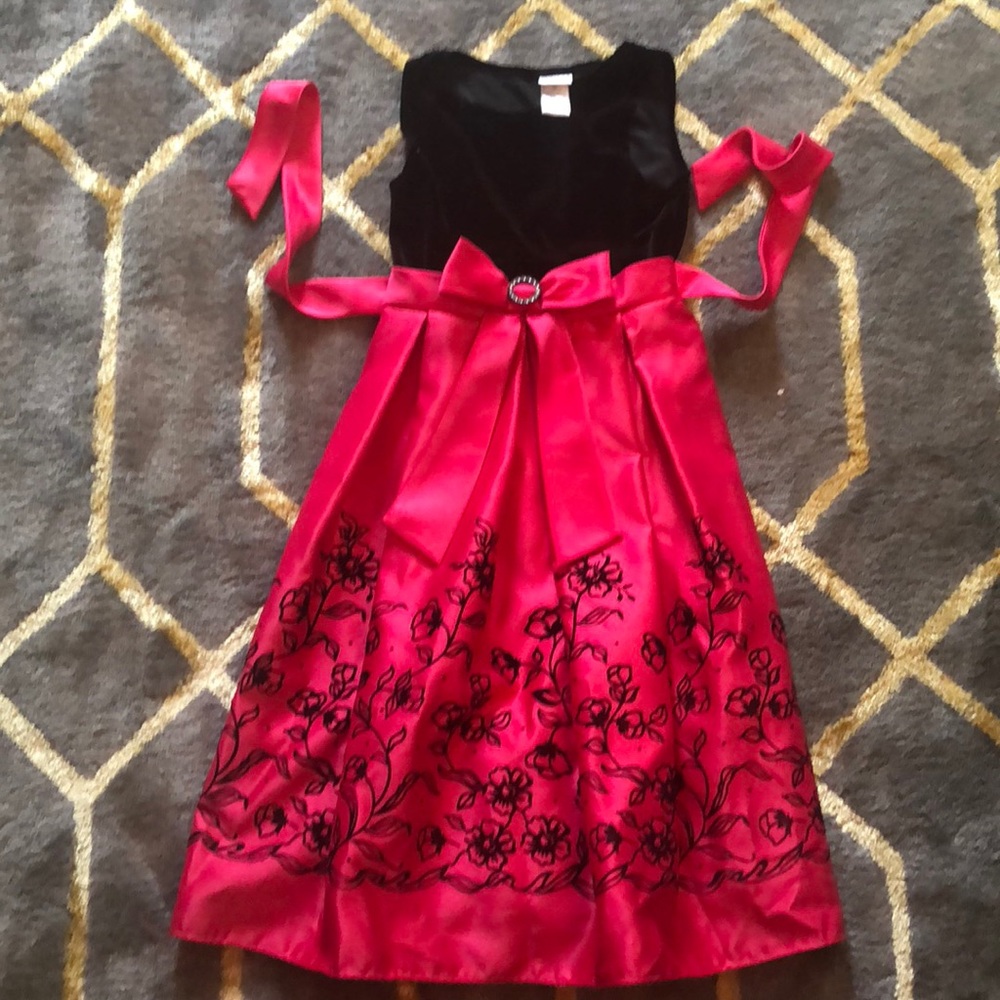 RED AND BLACK HOLIDAY DRESS SIZE 8